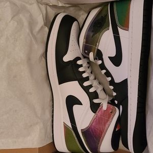 (SOLD) Air jordan 1 mid SE